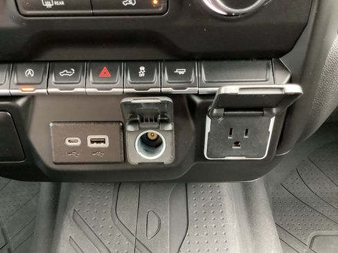 Used 2023 Chevrolet Silverado 1500 Custom image 24