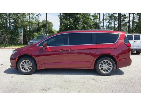 Used 2022 Chrysler Pacifica Touring-L AWD/4WD image 6