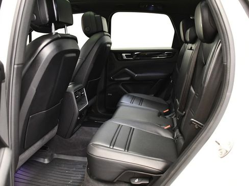 Used 2022 Porsche Cayenne image 45