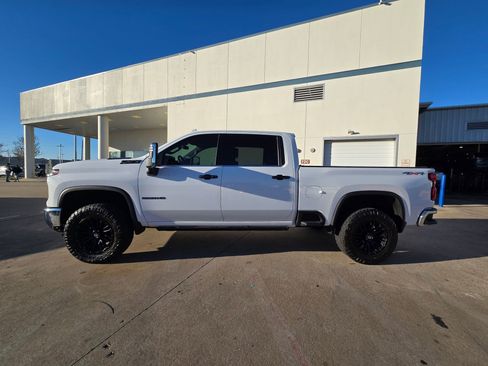 Used 2024 Chevrolet Silverado 2500 LTZ w/ LTZ Convenience Package image 7