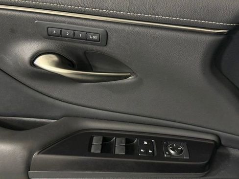 Used 2019 Lexus ES 300h w/ Premium Package FWD image 17