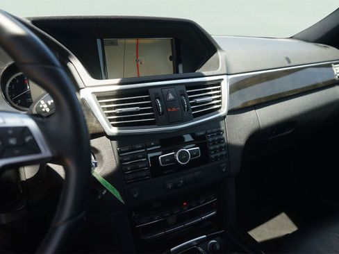 Used 2013 Mercedes-Benz E 350 Sedan image 27