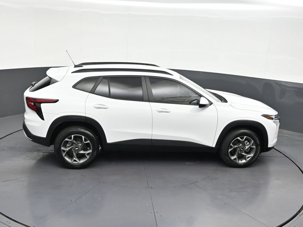 Used 2025 Chevrolet Trax LT FWD image 26