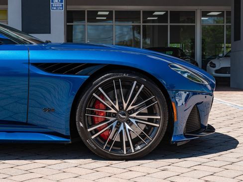 Used 2022 Aston Martin DBS Superleggera Volante RWD image 40