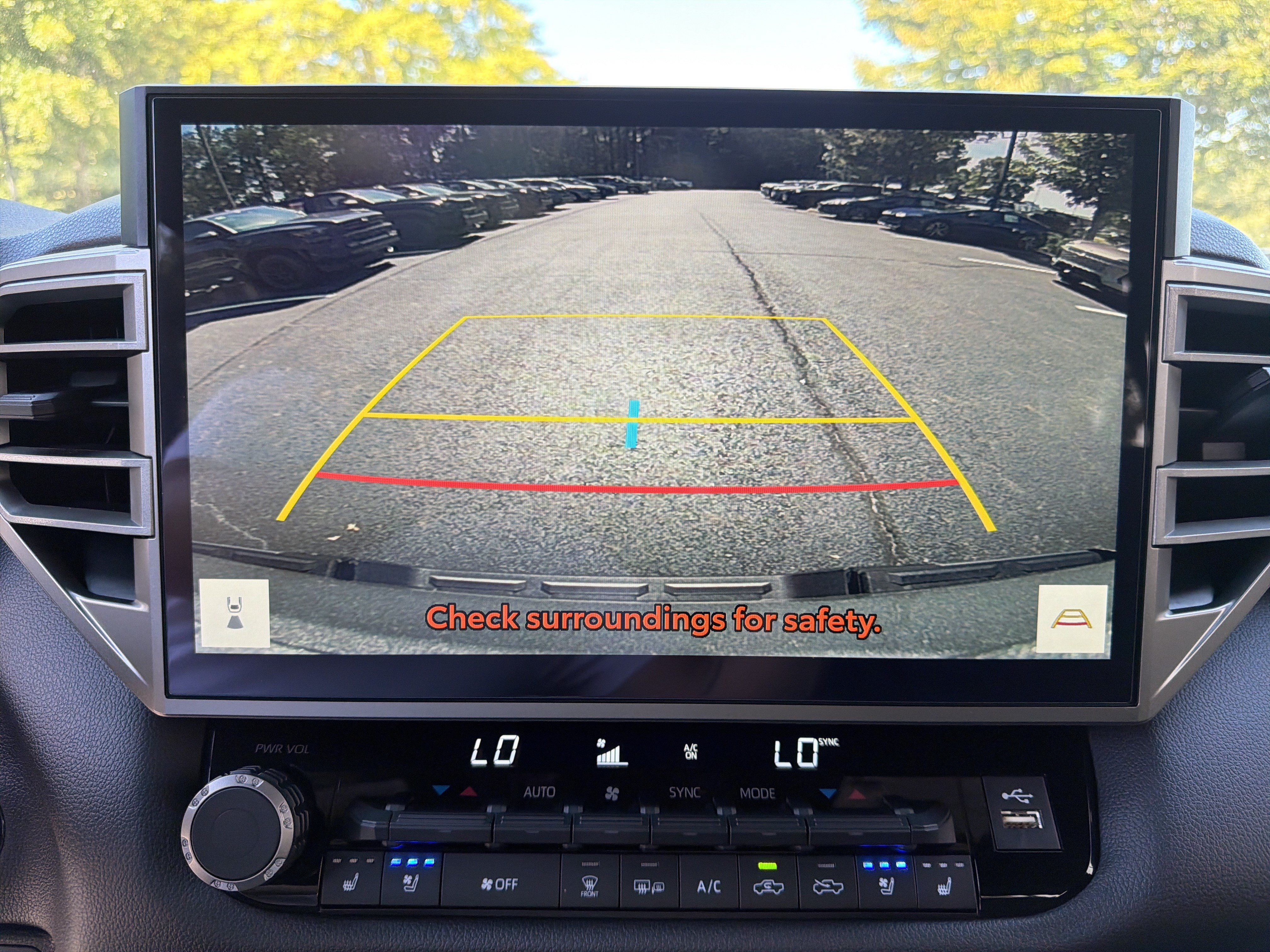 Used 2025 Toyota Tundra Limited AWD/4WD image 28