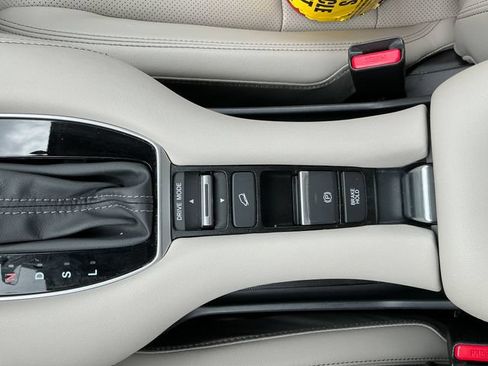 Certified 2024 Honda HR-V EX-L image 30