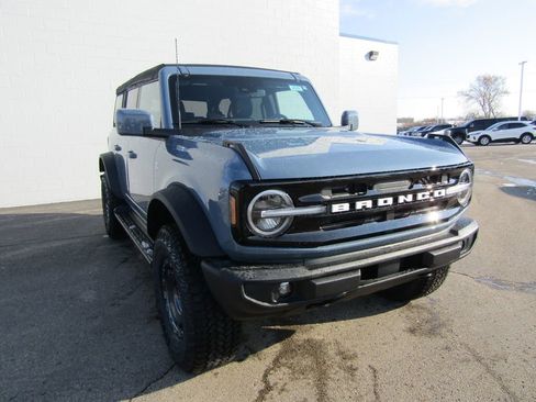 New 2025 Ford Bronco Outer Banks w/ Sasquatch Package AWD/4WD image 10