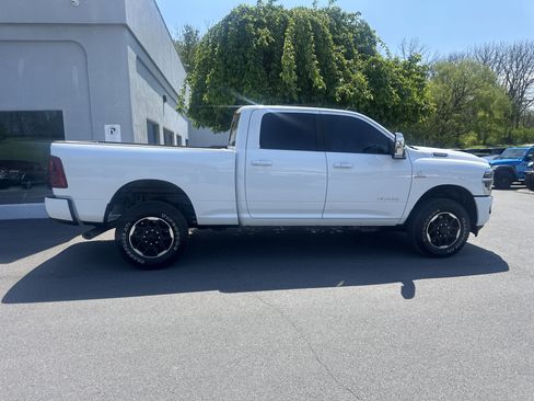 Used 2026 RAM 2500 Laramie AWD/4WD image 2
