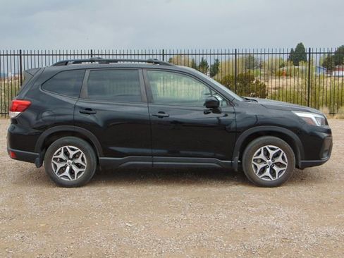 Used 2019 Subaru Forester Premium w/ All-Weather Package image 3