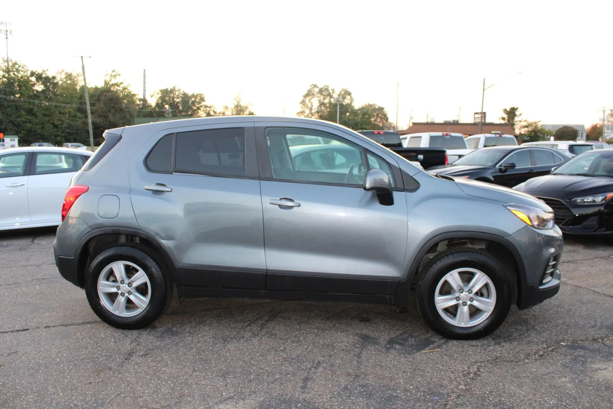 Used 2020 Chevrolet Trax LS w/ Tint and Cruise Package AWD/4WD image 4