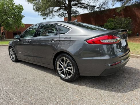 Used 2019 Ford Fusion Titanium FWD image 3