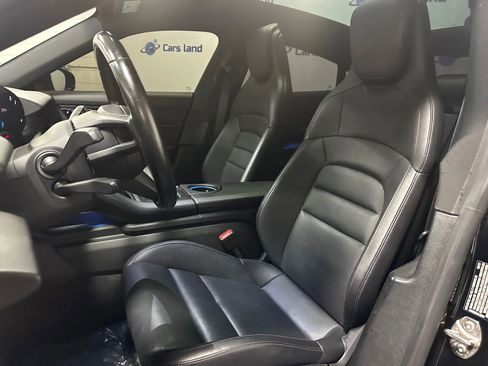 Used 2021 Porsche Taycan image 11