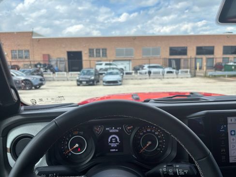 Used 2025 Jeep Wrangler Unlimited Sport AWD/4WD image 31