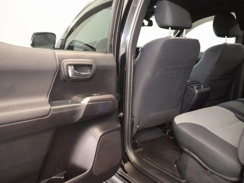 Used 2020 Toyota Tacoma TRD Off-Road AWD/4WD image 28