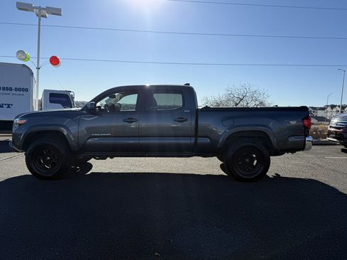 Used 2018 Toyota Tacoma SR5 image 8