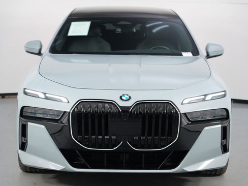 Used 2024 BMW 760i xDrive w/ Premium Package 2 AWD/4WD image 56