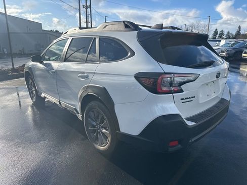 Used 2025 Subaru Outback Onyx Edition image 6