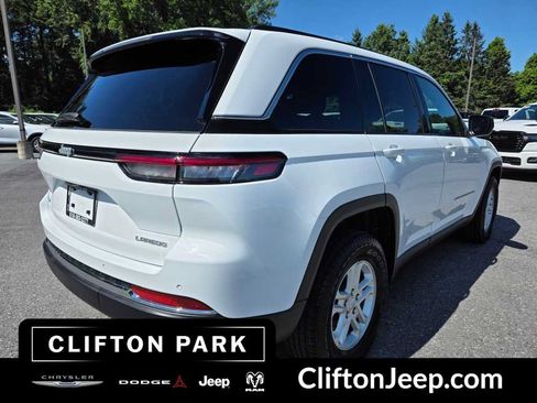 Used 2024 Jeep Grand Cherokee Laredo AWD/4WD image 4
