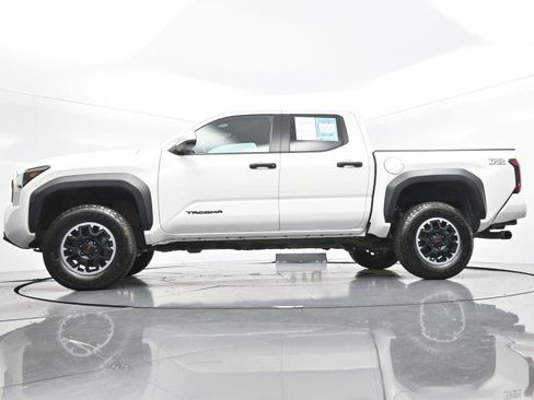 Used 2024 Toyota Tacoma TRD Off-Road AWD/4WD image 46