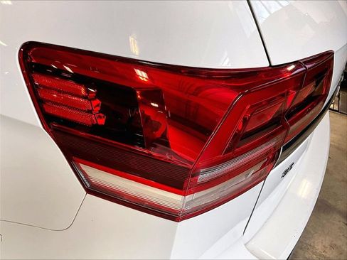 Used 2019 Volkswagen Atlas SE w/ Towing Package AWD/4WD image 35