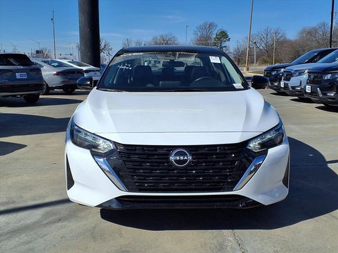 Used 2025 Nissan Sentra SR w/ SR Premium Package image 24