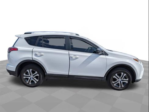 Used 2016 Toyota RAV4 LE FWD image 3