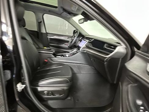 Used 2023 Jeep Grand Cherokee 4WD 4xe image 30