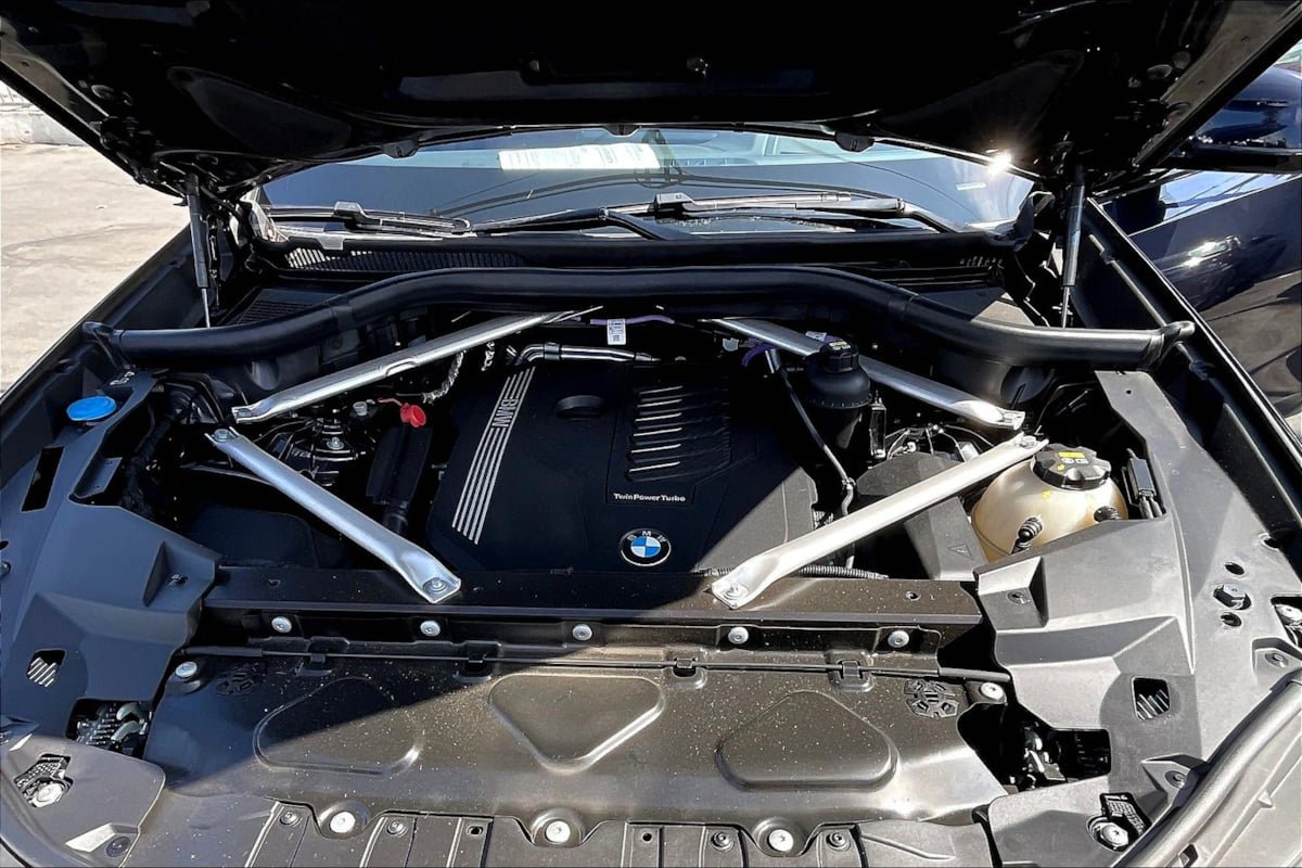 Used 2022 BMW X6 xDrive40i w/ M Sport Package AWD/4WD image 10
