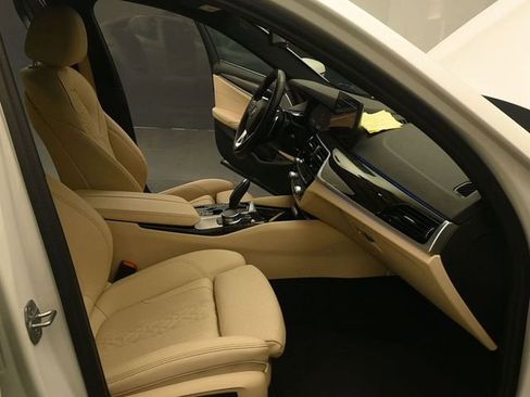 Used 2023 BMW 530i xDrive w/ Premium Package image 13