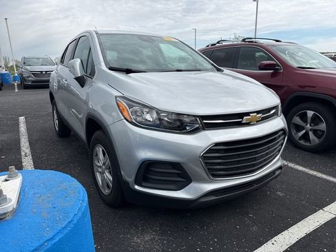 Used 2022 Chevrolet Trax LS w/ Tint and Cruise Package AWD/4WD image 4