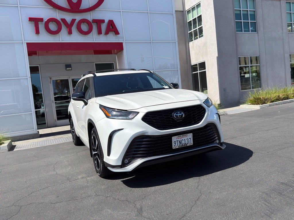 Certified 2021 Toyota Highlander XSE AWD/4WD image 1
