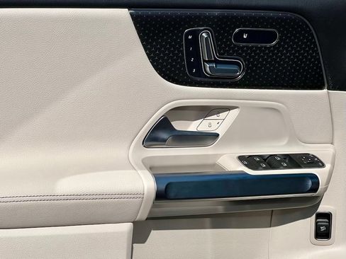 Certified 2025 Mercedes-Benz GLB 250 4MATIC image 23