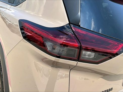 Used 2025 Nissan Rogue SV image 40