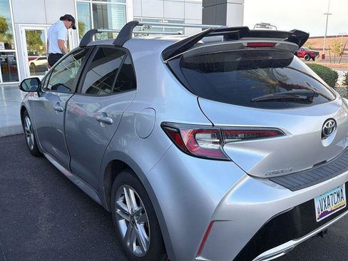 Used 2019 Toyota Corolla SE w/ Carpet Mat Package FWD image 2