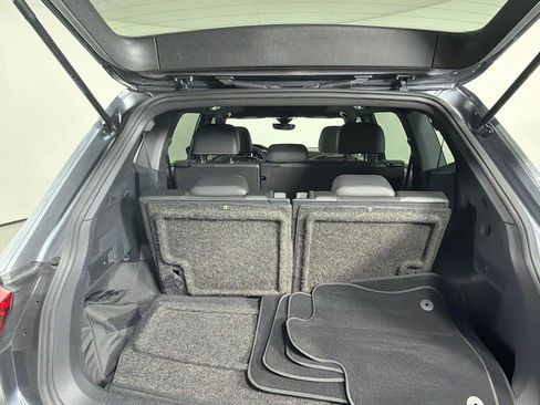Used 2023 Volkswagen Tiguan SE R-Line FWD image 24
