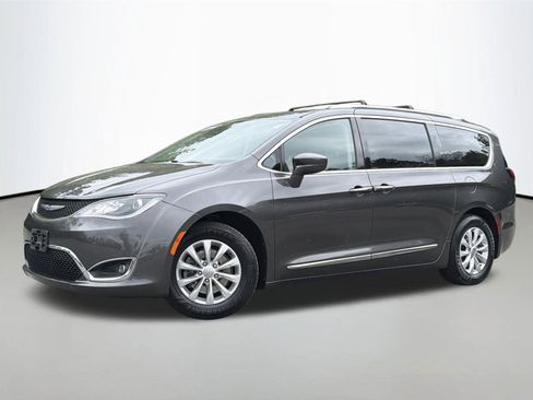 Used 2018 Chrysler Pacifica Touring-L Plus FWD image 1