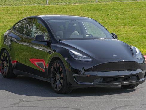 Used 2022 Tesla Model Y Performance AWD/4WD image 2