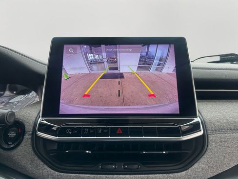 Used 2024 Jeep Compass Latitude image 15