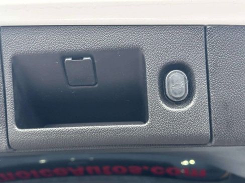 Used 2017 GMC Yukon SLE w/ SLE Value Package image 17