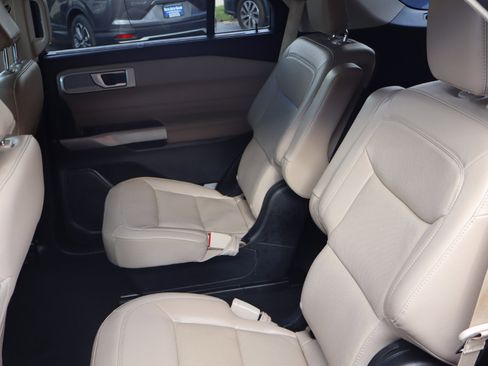 Used 2022 Ford Explorer Limited w/ Equipment Group 301A image 20