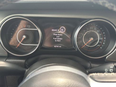 Used 2022 Jeep Wrangler Unlimited Sahara AWD/4WD image 18