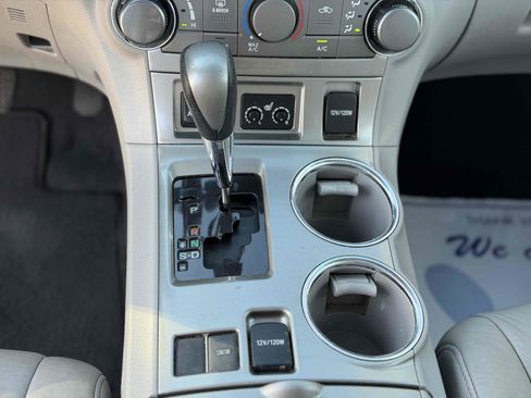 Used 2012 Toyota Highlander SE w/ Tow Pkg FWD image 25