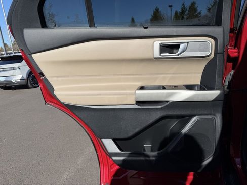 Used 2022 Ford Explorer Limited image 30