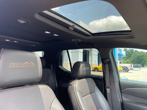 Used 2023 Chevrolet Traverse High Country AWD/4WD image 43