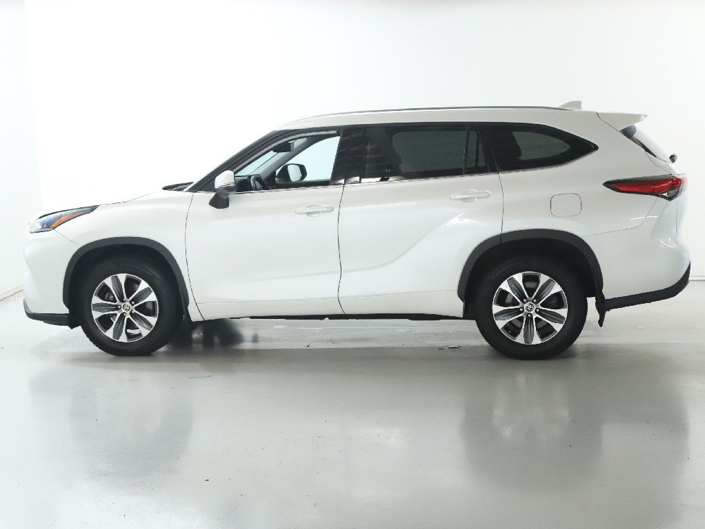 Used 2021 Toyota Highlander XLE AWD/4WD image 41