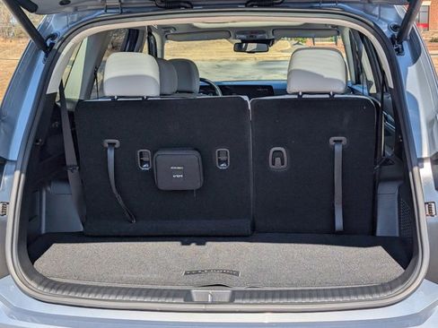 Used 2024 Kia Telluride EX w/ EX Captain's Chair Package image 9