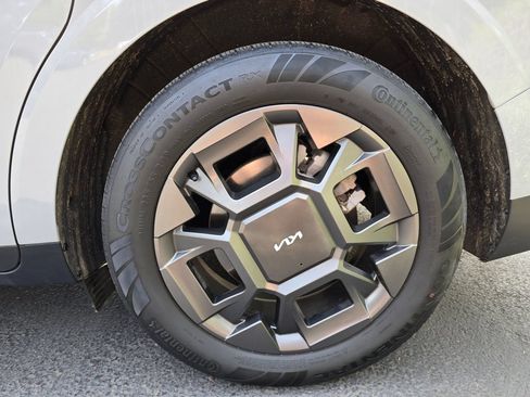 Used 2025 Kia Carnival SX FWD image 5