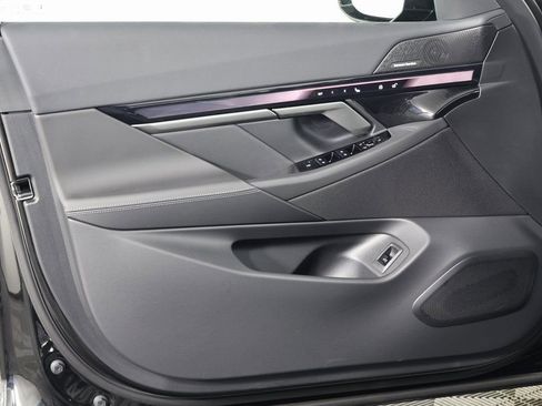 New 2026 BMW i5 eDrive40 w/ M Sport Package AWD/4WD image 7