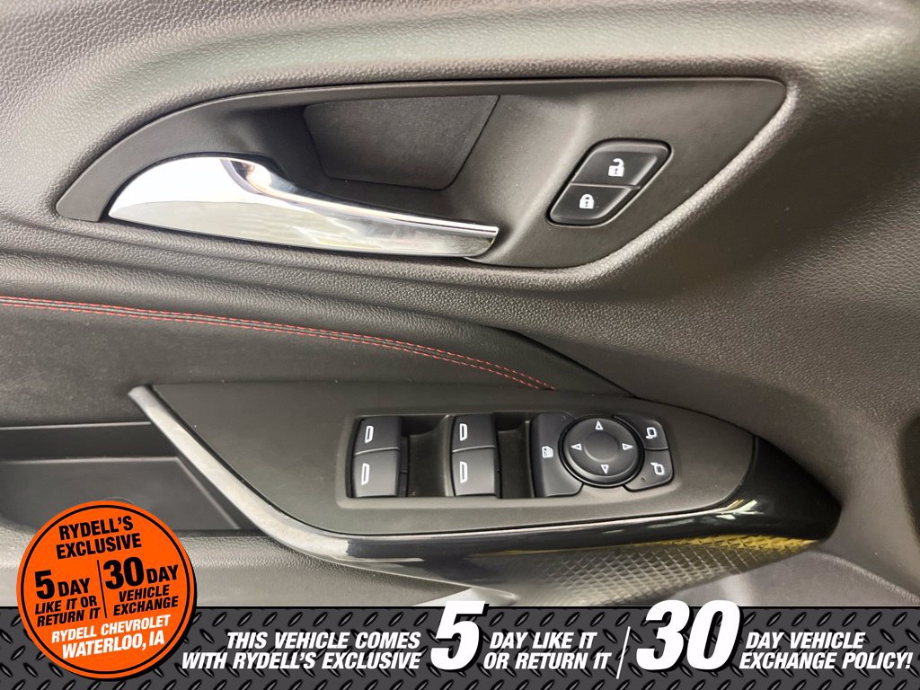 Used 2025 Chevrolet Trax RS w/ Sunroof Package FWD image 23