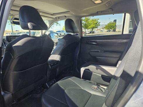 Used 2021 Toyota Highlander Limited AWD/4WD image 16